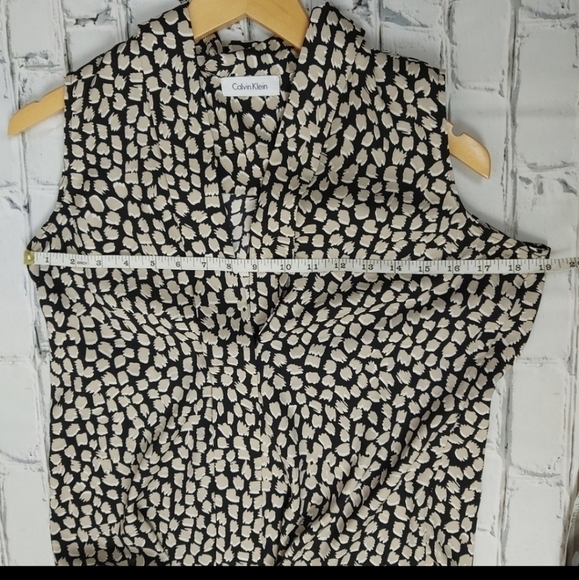 Calvin Klein Sleeveless V-neck Top‎ - Picture 9 of 11